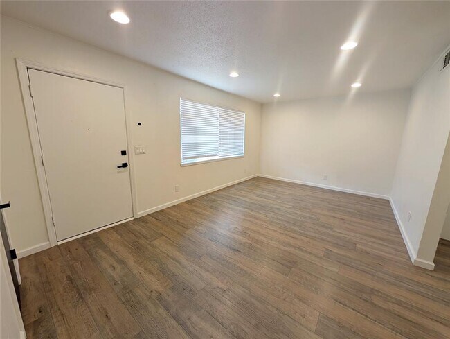 Building Photo - 1619 Carlisle Ct