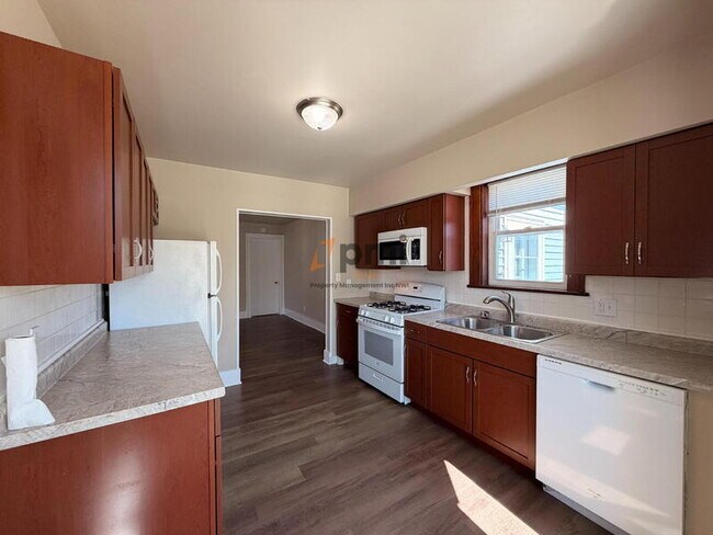 Building Photo - 302 Lafayette St