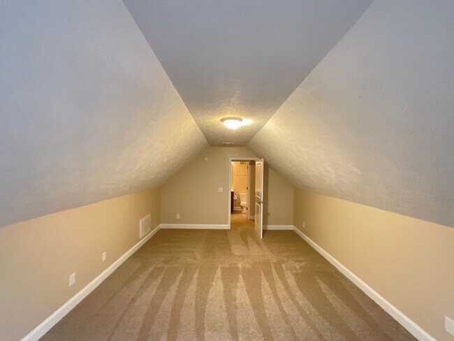 Building Photo - ****Rent Special***** 50% off the first re...