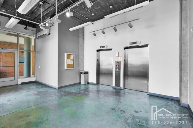 Building Photo - 620 Glen Iris Dr NE