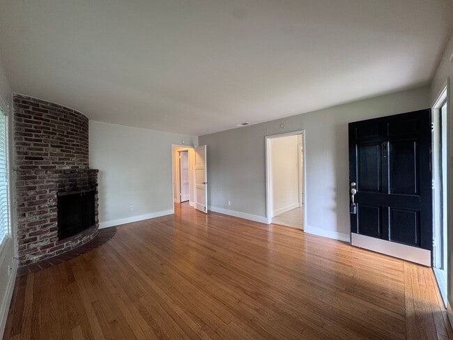 Building Photo - 562 Lagomarsino Way