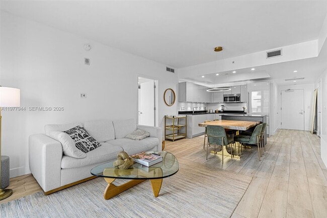 Building Photo - 1010 Brickell Ave