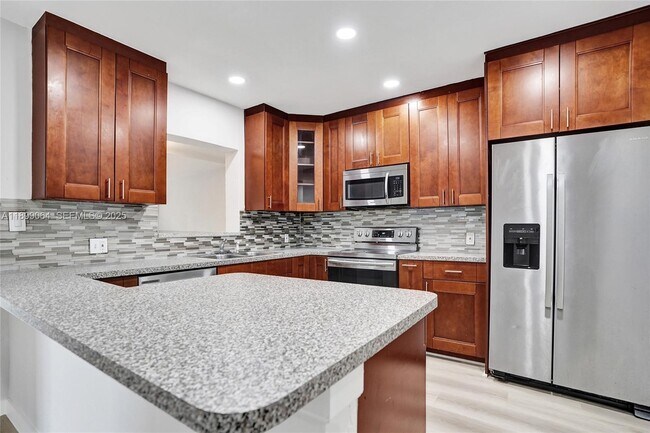 Building Photo - 6860 SW 18th Ct