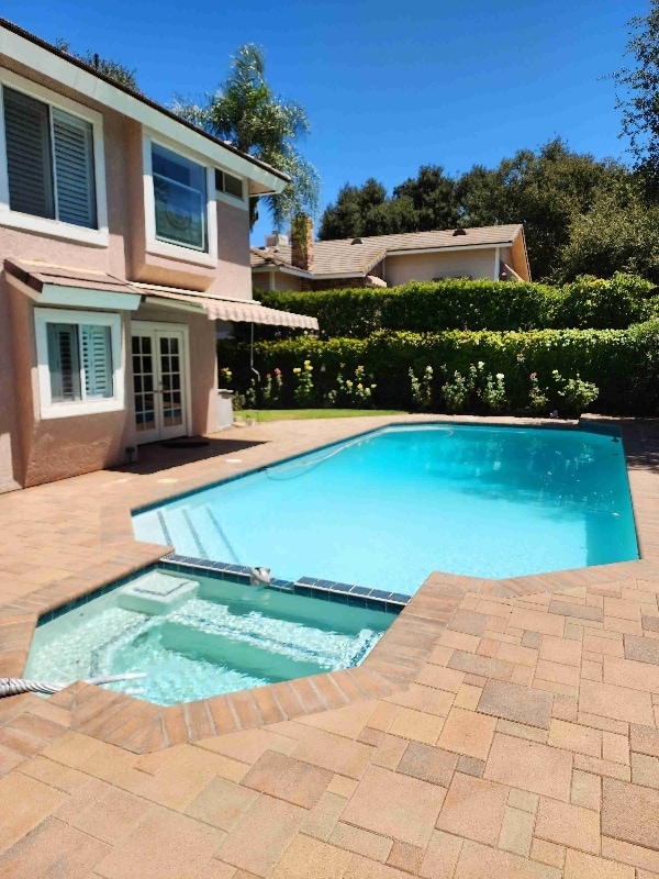 Building Photo - 2579 Roadrunner Dr