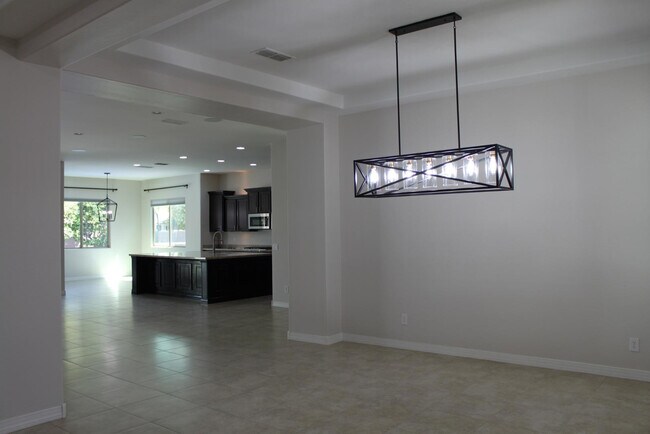 Building Photo - 3458 E Loma Vista St