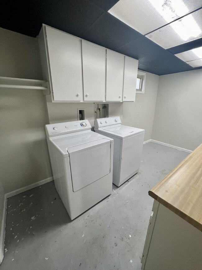 Building Photo - 5002 Maple Way