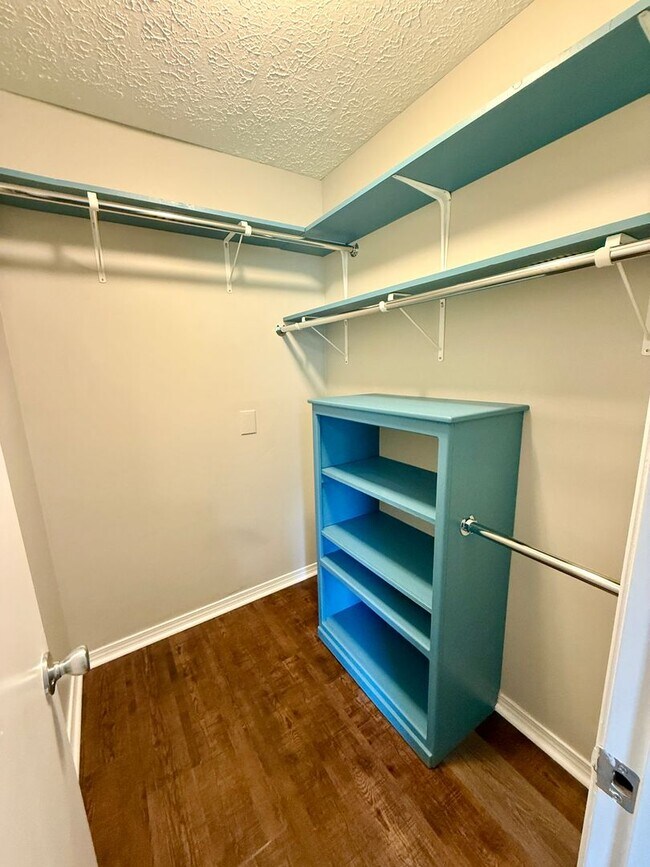 Building Photo - WOW! 2 Bedroom 2 Bath in Hermitage with Deck & Great Back Yard - Available June 1!