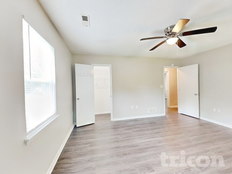 Building Photo - 9708 Kent Village Dr