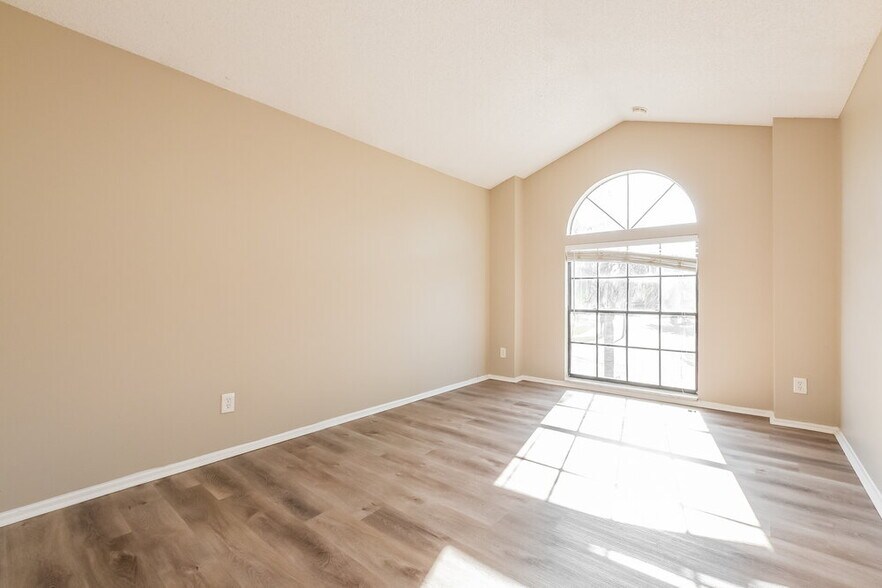 Building Photo - 713 Fenwick Dr