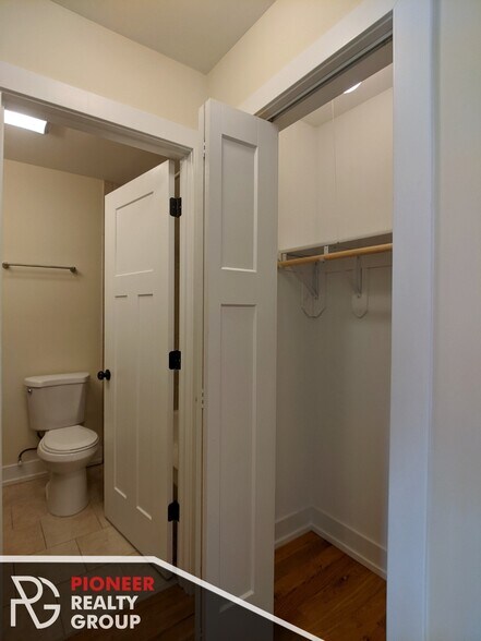 Building Photo - 557 W Arlington Pl