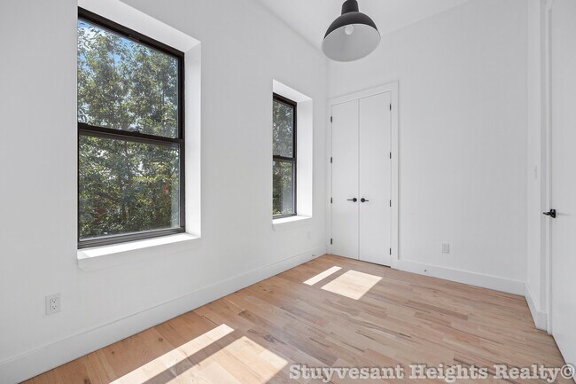 Building Photo - 3056 44th St