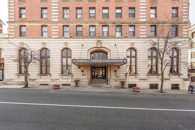 Building Photo - "Chic Urban Living: Spacious 1-Bedroom Oas...