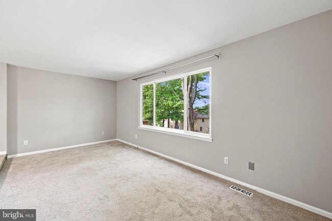 Building Photo - 8346 Stationhouse Ct
