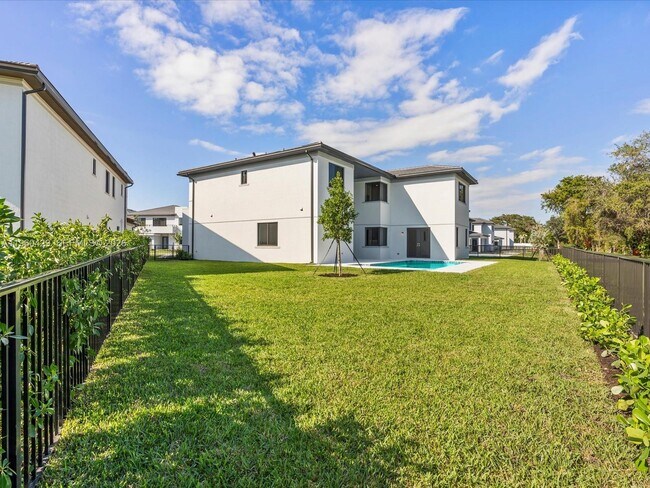 Building Photo - 19701 NE 16th Pl