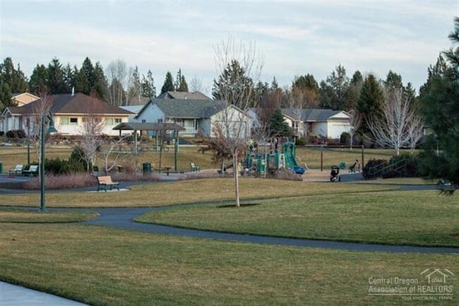 Building Photo - NE House Pet Friendly, 4 Bdrm, 2.5 Bath, Bonus Room, Office, Gas Heat/fireplace, A/C