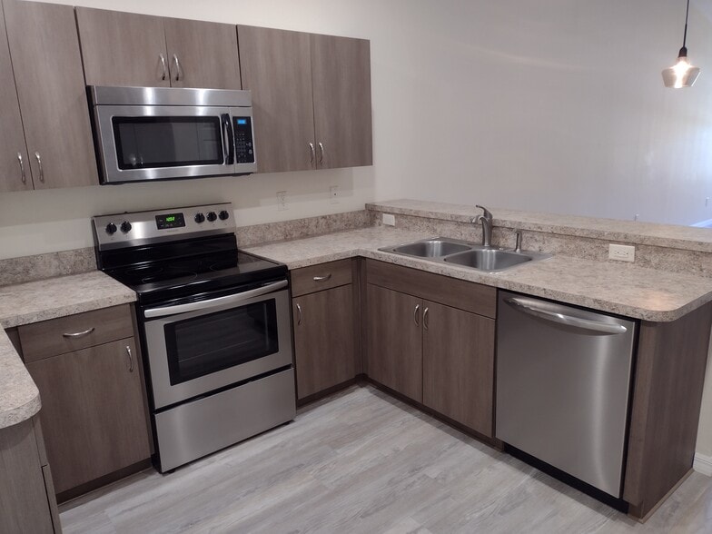 Kitchen - 7396 Pond Cir
