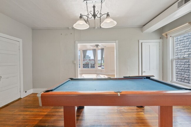 Building Photo - 2020 1/2 College St - Cedar Falls