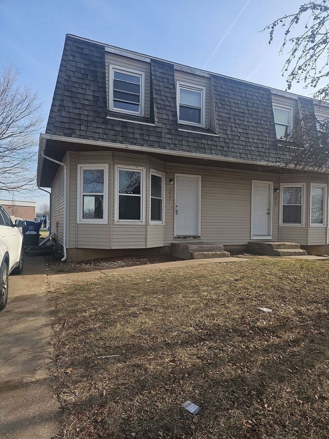 Building Photo - 5415 N Linwood Ave