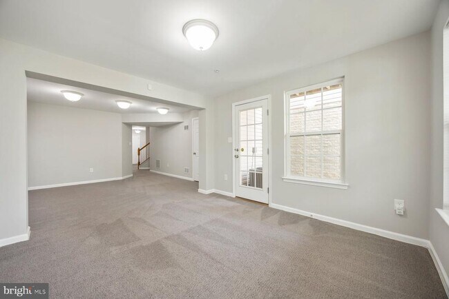 Building Photo - 947 Chase Walk