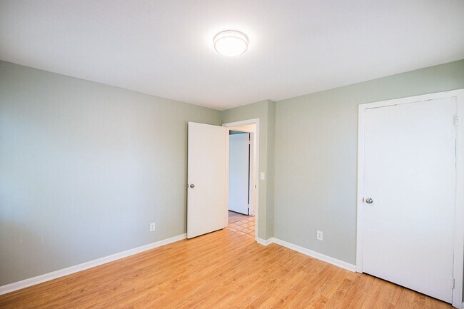 Building Photo - 315 S Mendenhall St