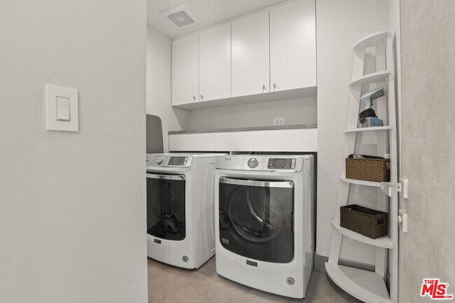 Building Photo - 13812 Cumpston St