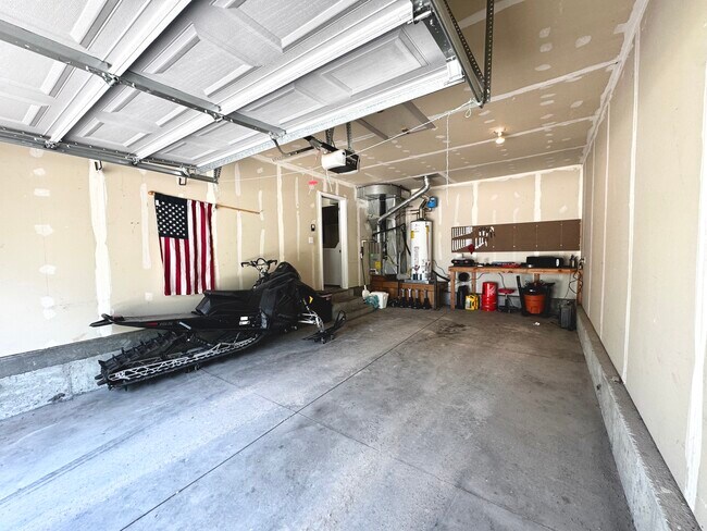 Building Photo - 240 E 300 N