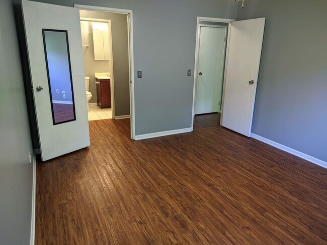 Building Photo - 2260 Abbeywood Dr