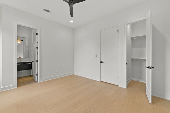 Building Photo - Exclusive Montrose Residence W/ High-End D...