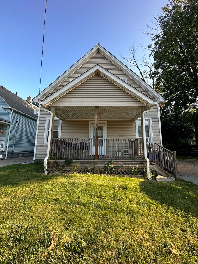 Primary Photo - 7918 Madison Ave