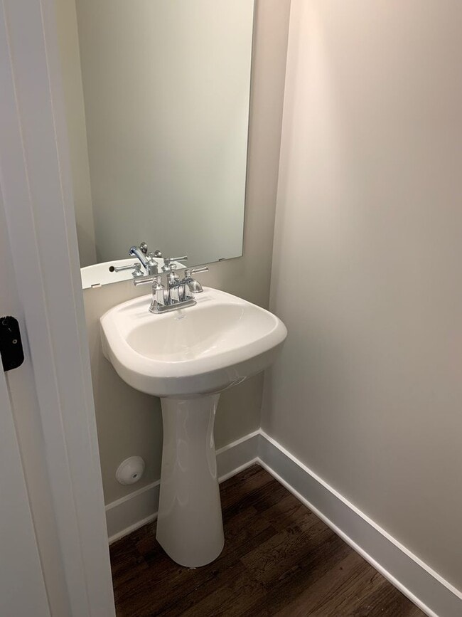 Building Photo - 3 bedroom home with garage and fenced backyard!