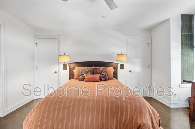 Building Photo - 33 Clementina St