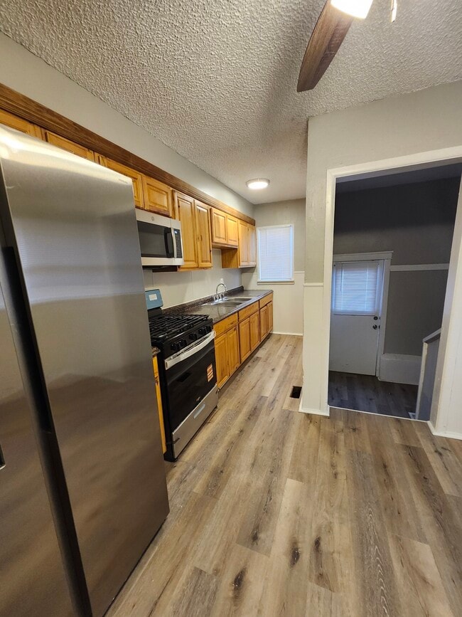 Building Photo - 38 1st St