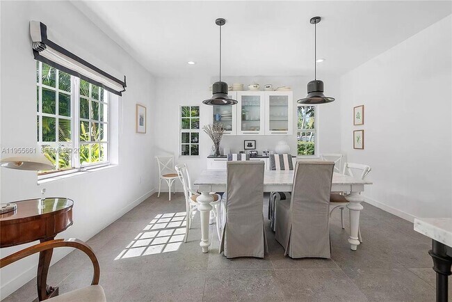 Building Photo - 4108 Palmarito St