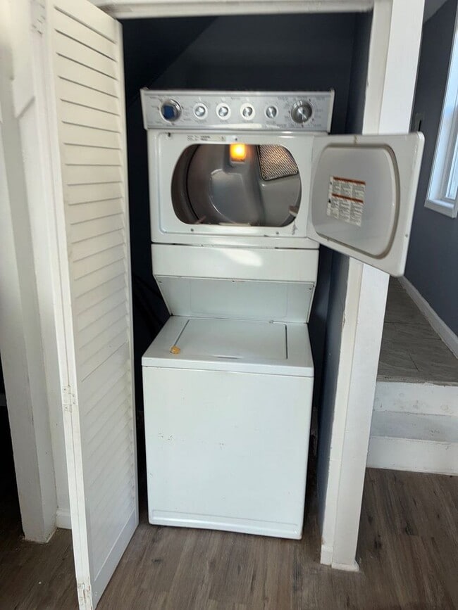 Building Photo - 2234 Henneman Ave