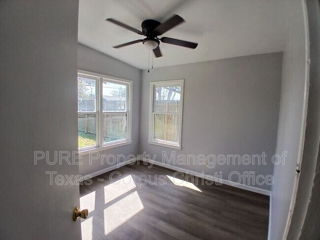 Building Photo - 1506 Crosby St