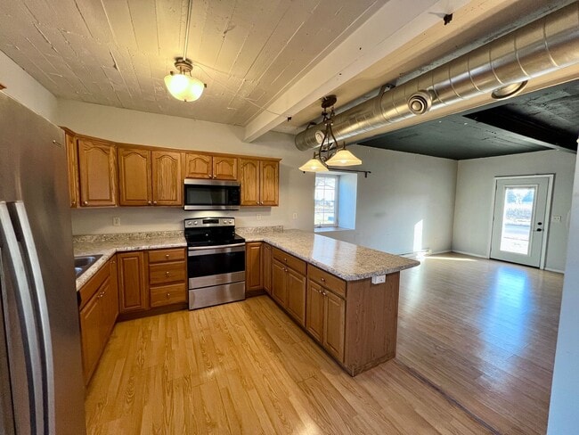Building Photo - Industrial Style 3 Bedroom Home AVAILABLE JUNE!!!