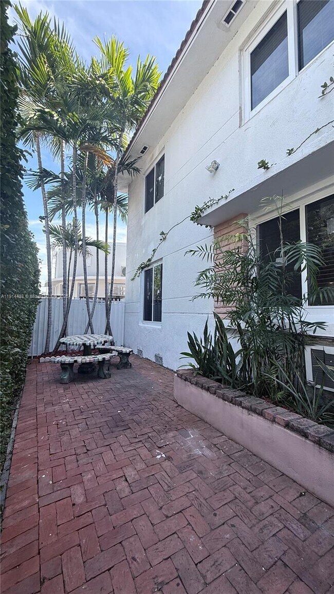 Building Photo - 630 79th St