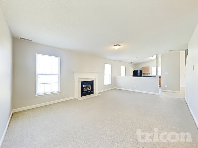 Building Photo - 7117 Red Bud Cir