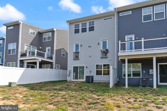 Building Photo - 18277 Summit Pointe Dr