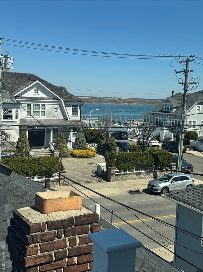 Building Photo - 102 Florida St