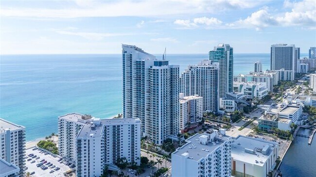 Building Photo - 3101 S Ocean Dr