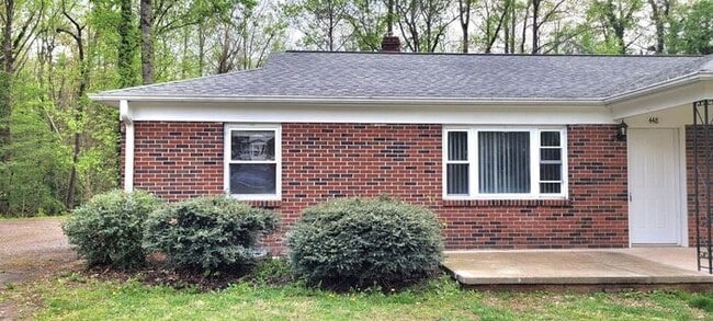 Building Photo - Beautifully Renovated 2BD/1BA Duplex in Hickory!