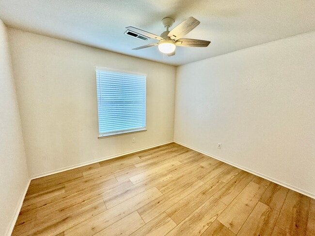 Building Photo - REDUCED!!!  Charming 3 Bedroom 2 Bath Home for Rent in the Ranchwood Estates