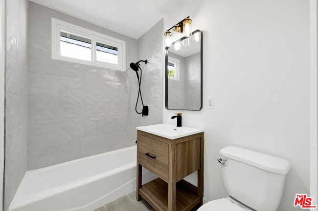 Building Photo - 1213 Thompson Ave