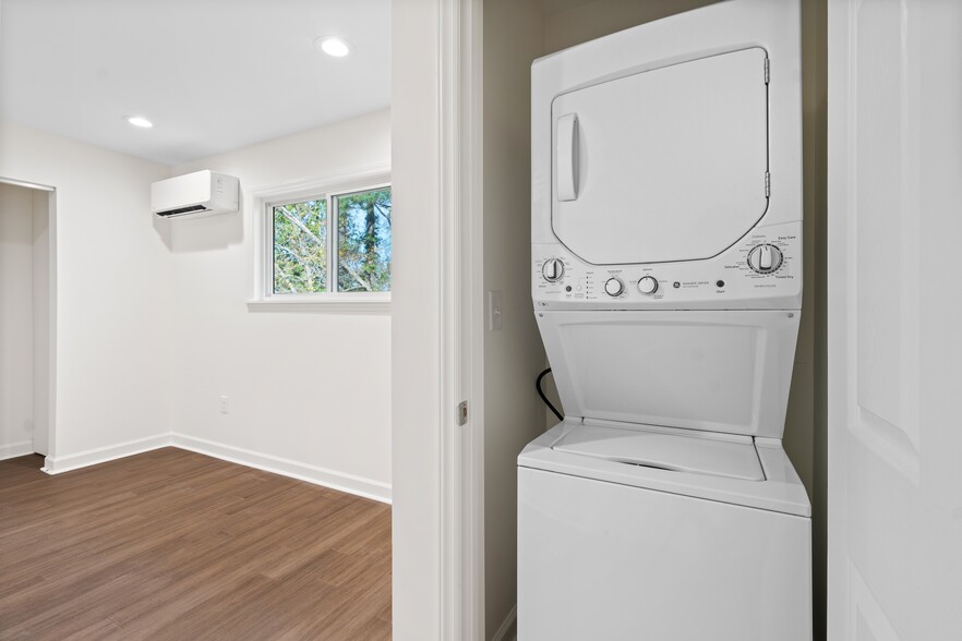 Building Photo - 1309 Hudson Ave