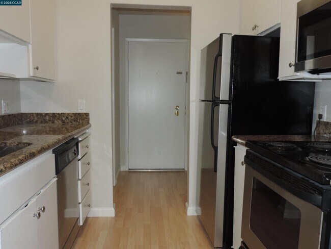 Building Photo - 310 N Civic Dr