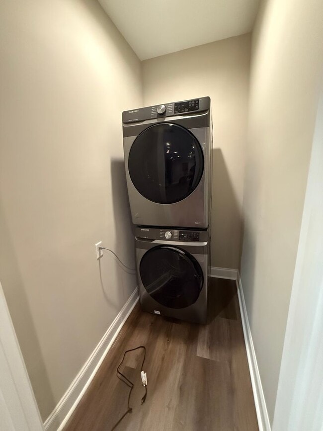 Building Photo - Park West