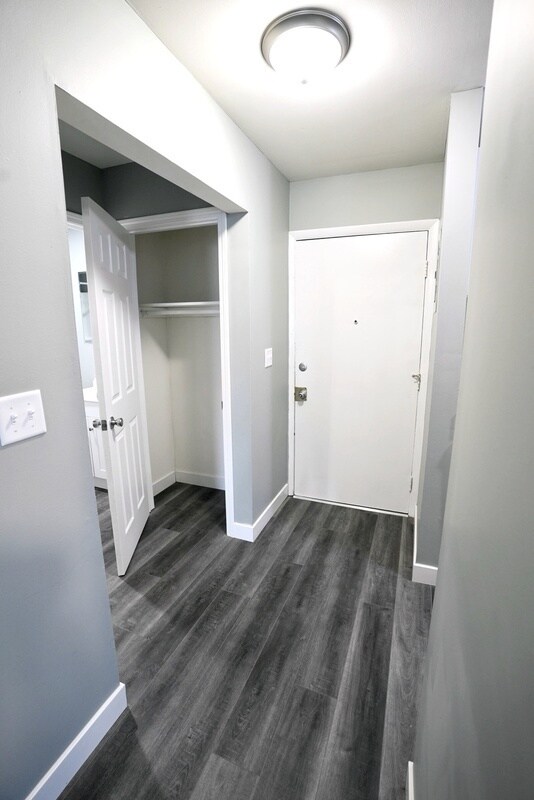 Building Photo - 1102 Salem Ave