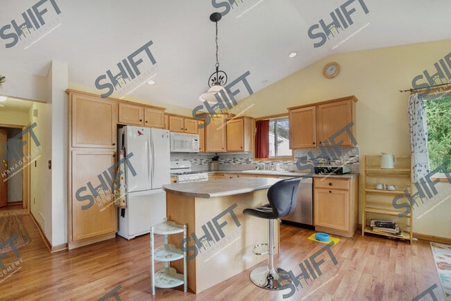 Building Photo - 2688 Walnut Hills Ct - 3 bedroom Kentwood ...