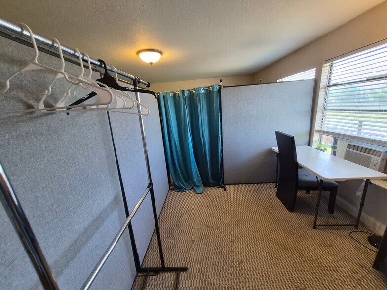 Building Photo - 5611 Aberdeen Dr